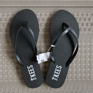 TKEES Flip Flops black 5 NWT